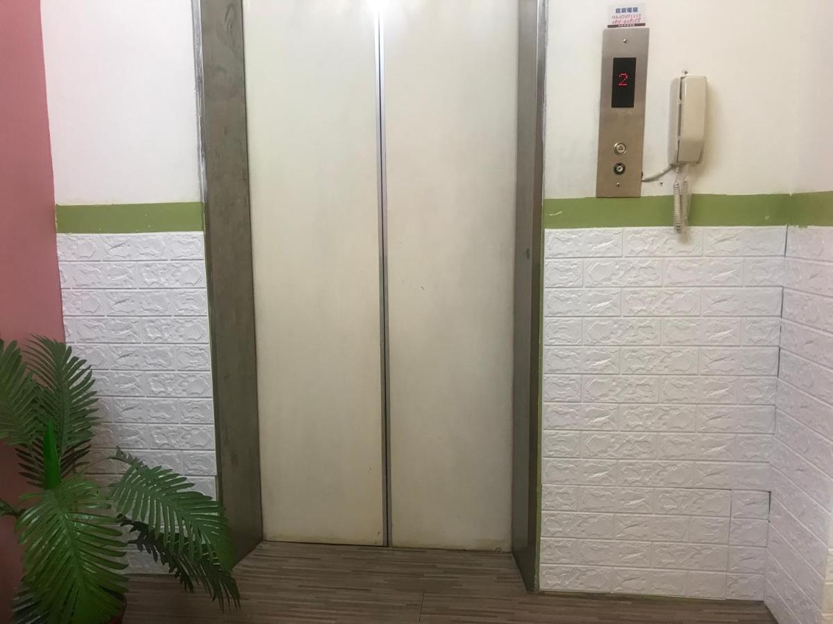 Apartamento Mickey House-Fuxing Taichung Exterior foto